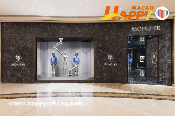 Moncler_Front_shoot_01