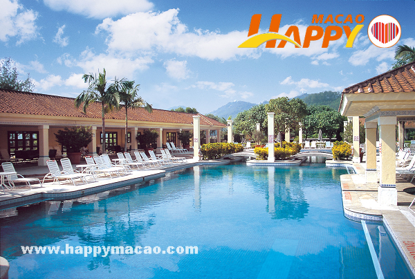 Outdoor_Swimming_pool_side