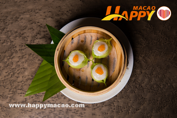 Man_Ho_Dim_Sum_-_Scallop_Dumpling_with_Crab_Roe