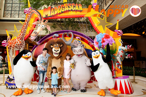 DreamWorks_Animation_Character_Meet_and_Greet_-_Photo_1