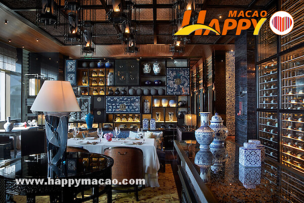 Lai_Heen_Dining_area_1