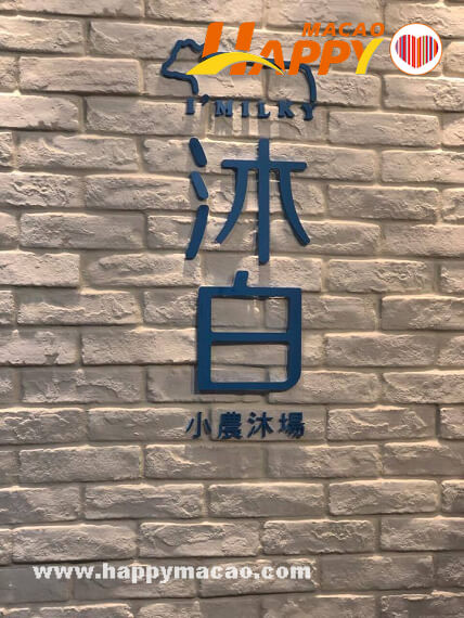 43721073_2379591775414799_3919918622725636096_n_1