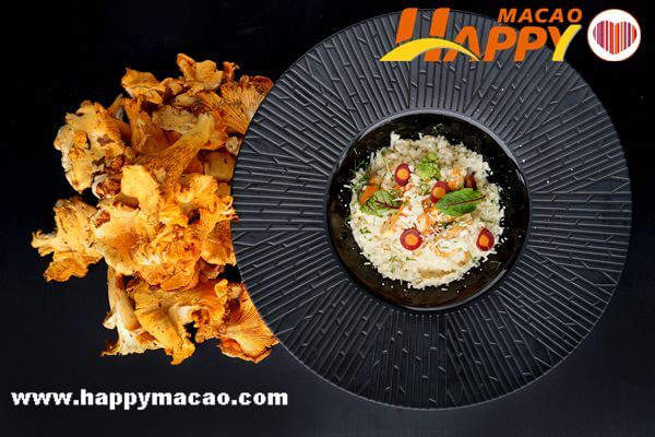 _-__Prive_-_Girolles_Risotto__Black_Truffle