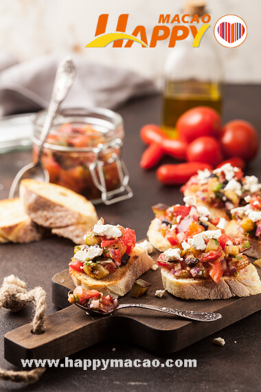 _Tomato_Mozzarella_and_Basil_Bruschetta_12018113002