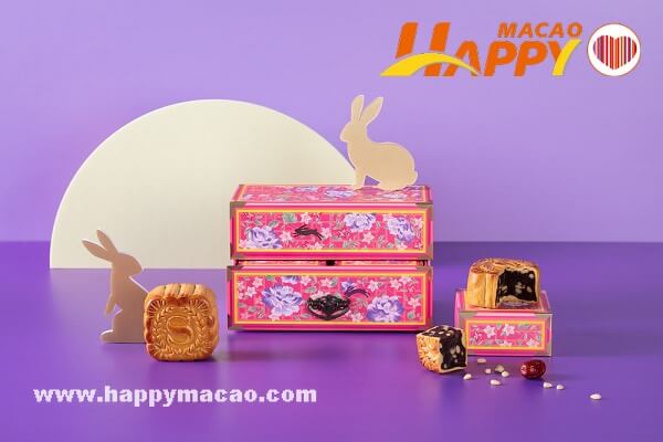 Date_Paste_Mooncake_with_Pine_Nuts_1